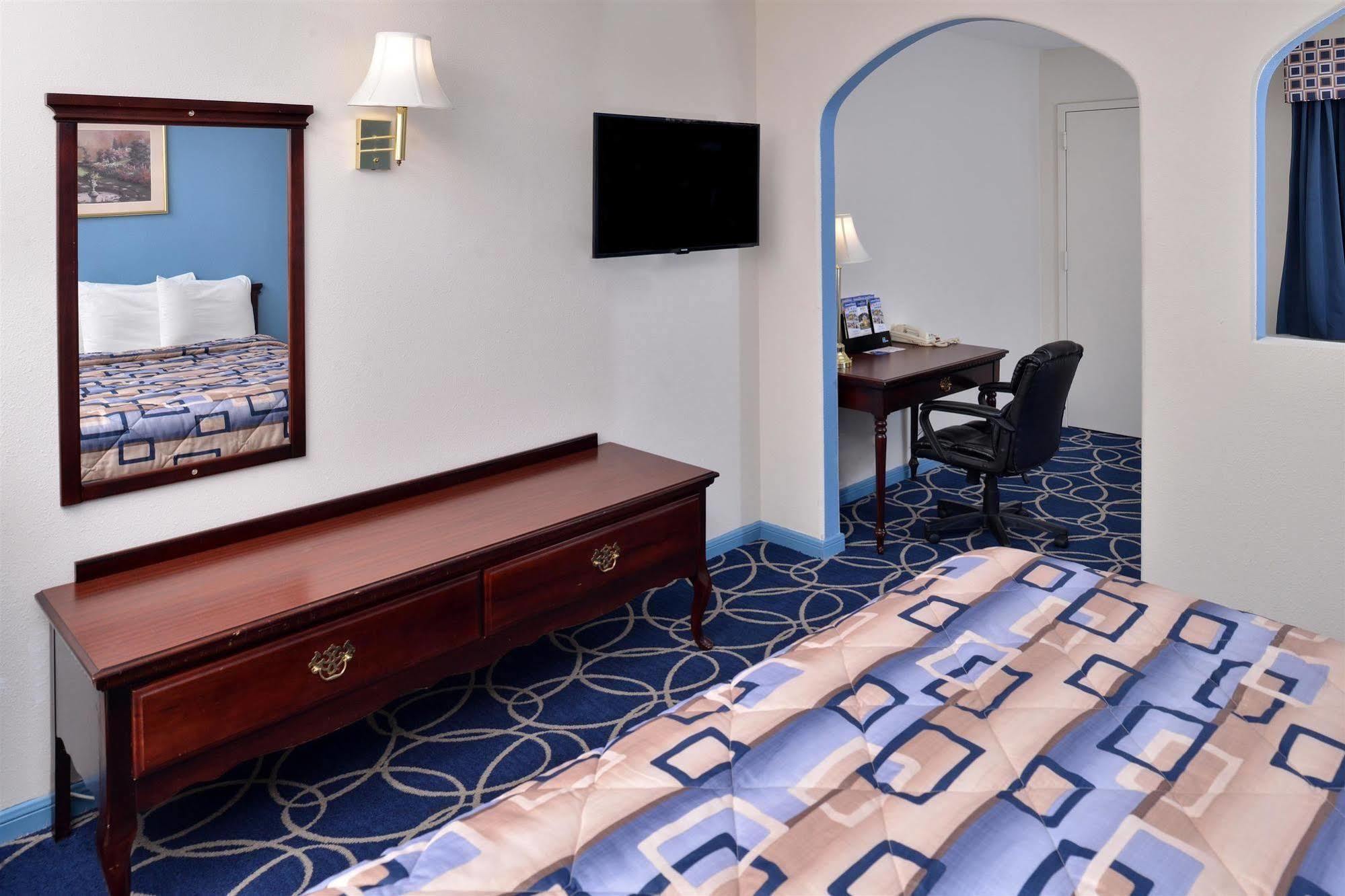 Americas Best Value Inn And Suites Houston/Northwest Brookhollow Exterior foto